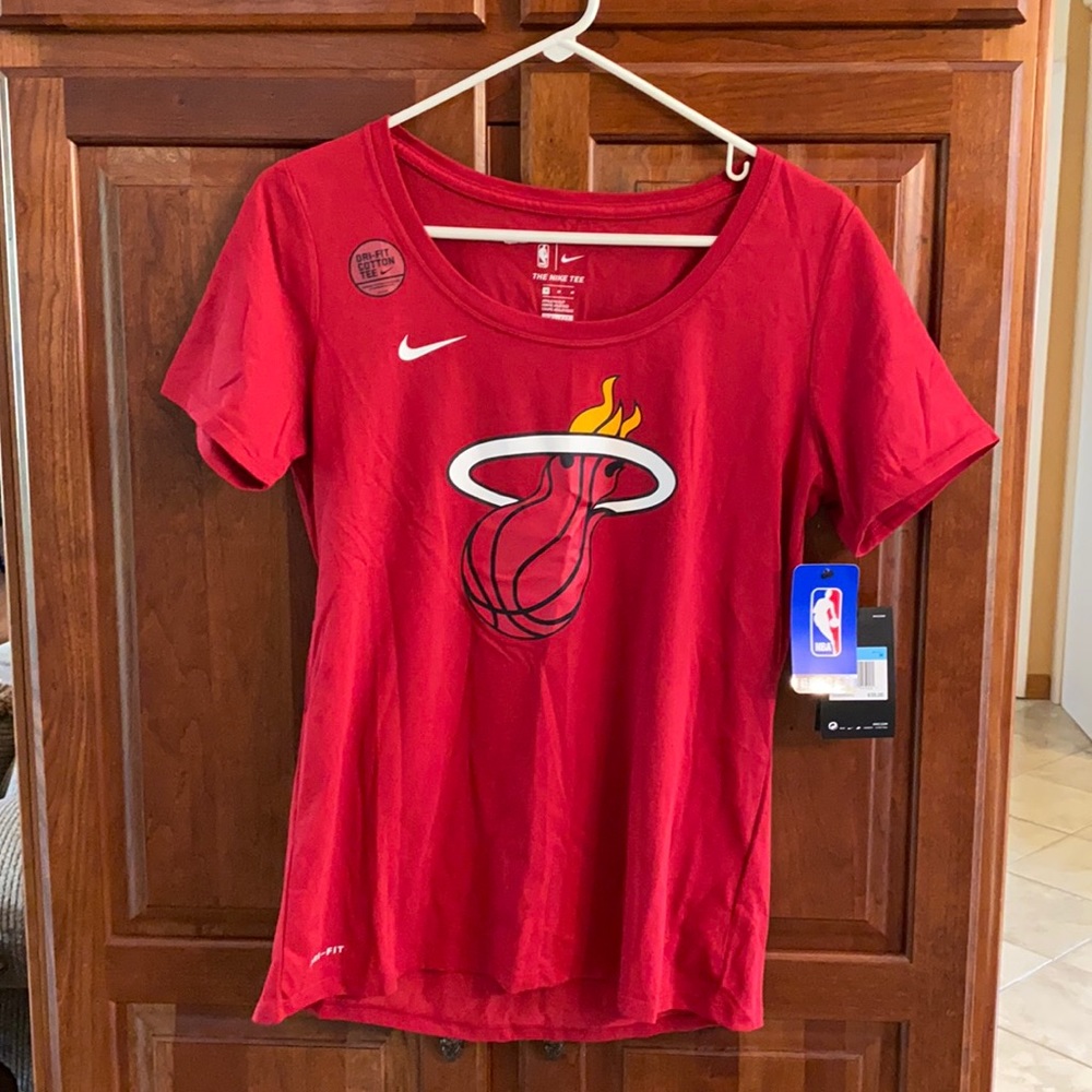 NWT Miami heat Nike Shirt